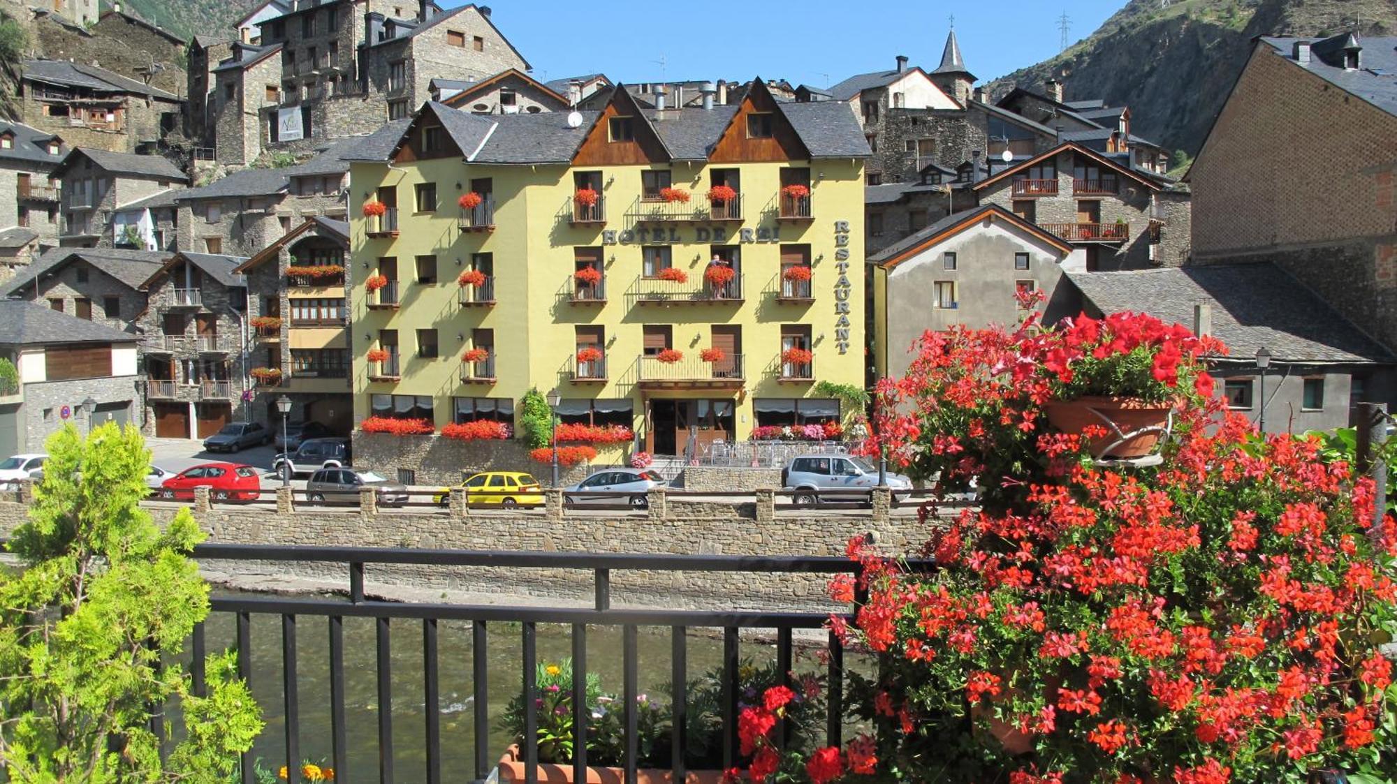 Hotel De Rei Llavorsí Exteriör bild