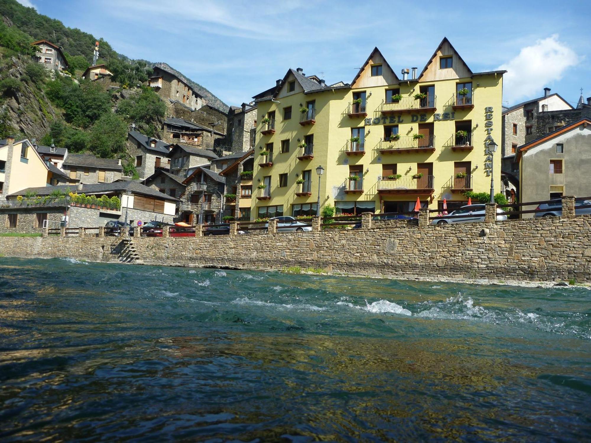 Hotel De Rei Llavorsí Exteriör bild
